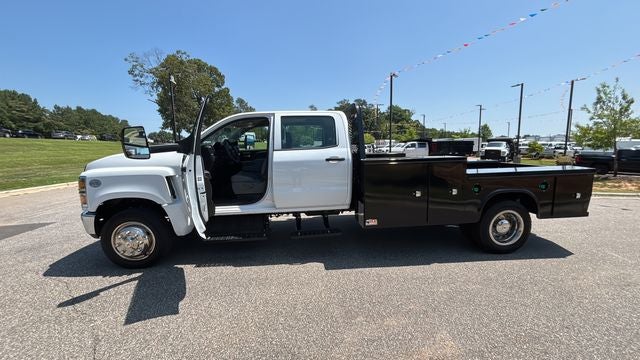 2023 Chevrolet Silverado 5500HD Work Truck 9' Hauler Body