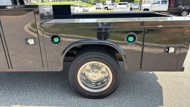 2023 Chevrolet Silverado 5500HD Work Truck 9' Hauler Body