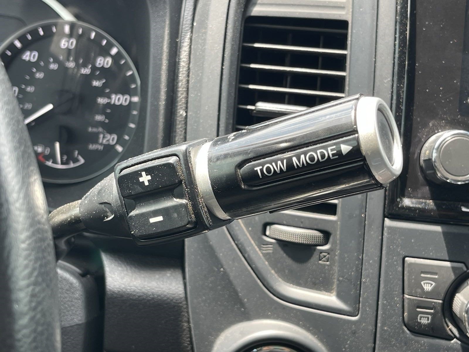 2022 Nissan Titan SV