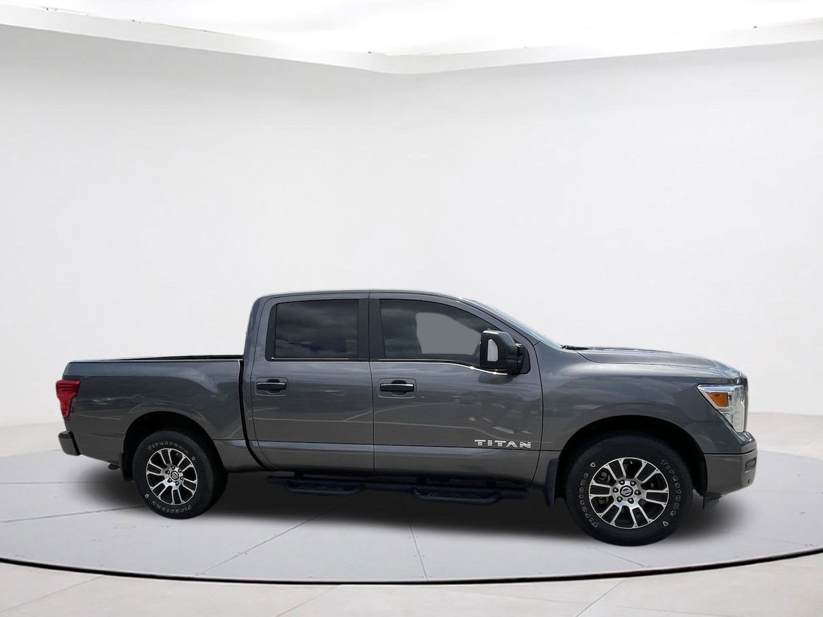 2022 Nissan Titan SV