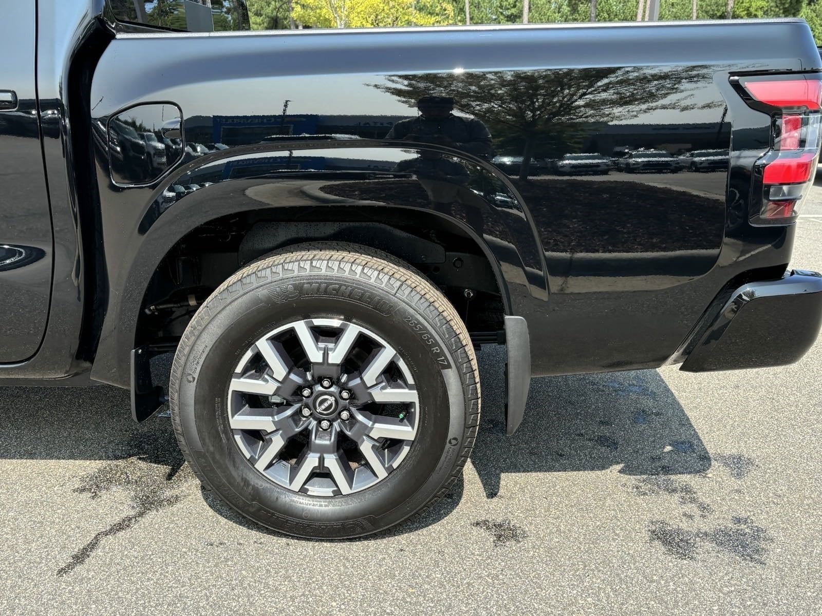 2024 Nissan Frontier SL