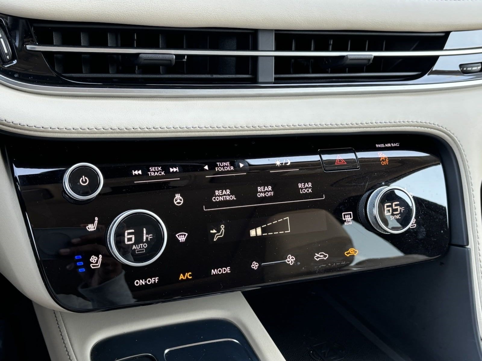 2023 INFINITI QX60 LUXE