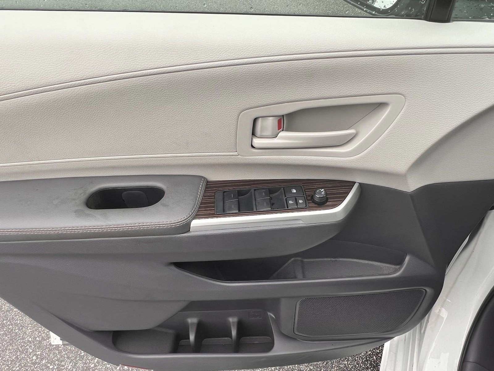 2023 Toyota Sienna LE