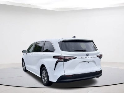 2023 Toyota Sienna LE