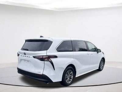 2023 Toyota Sienna LE