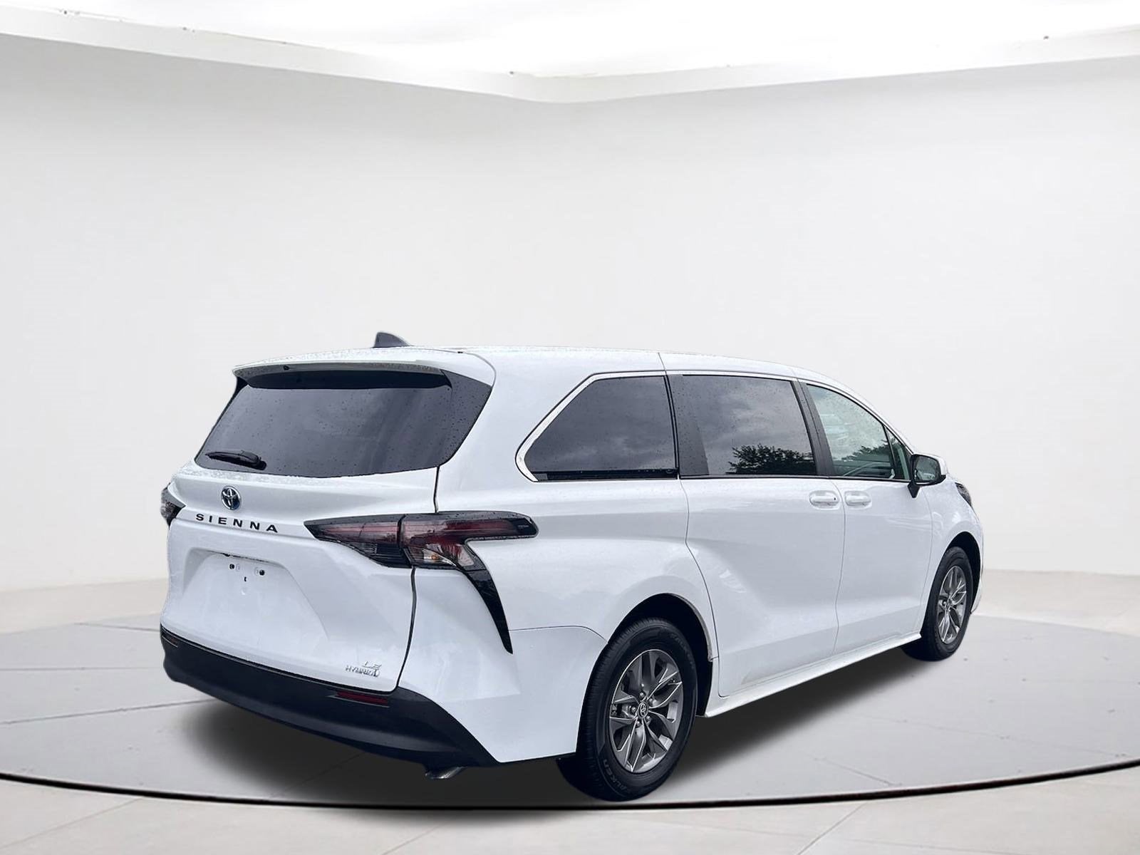2023 Toyota Sienna LE
