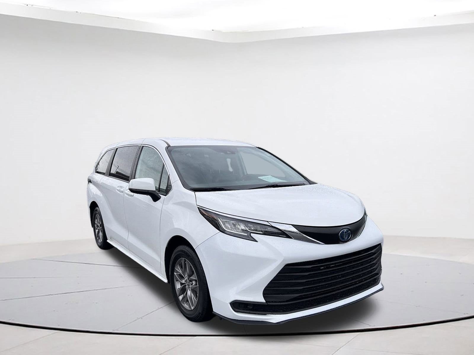 2023 Toyota Sienna LE