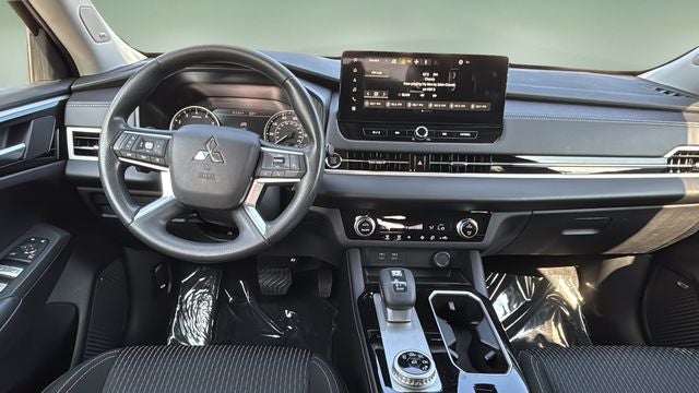 2025 Mitsubishi Outlander ES
