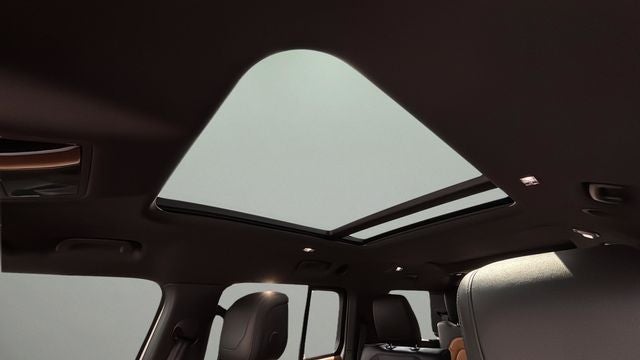 2023 Land Rover Defender 130 X-Dynamic SE