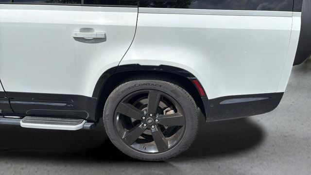 2023 Land Rover Defender 130 X-Dynamic SE