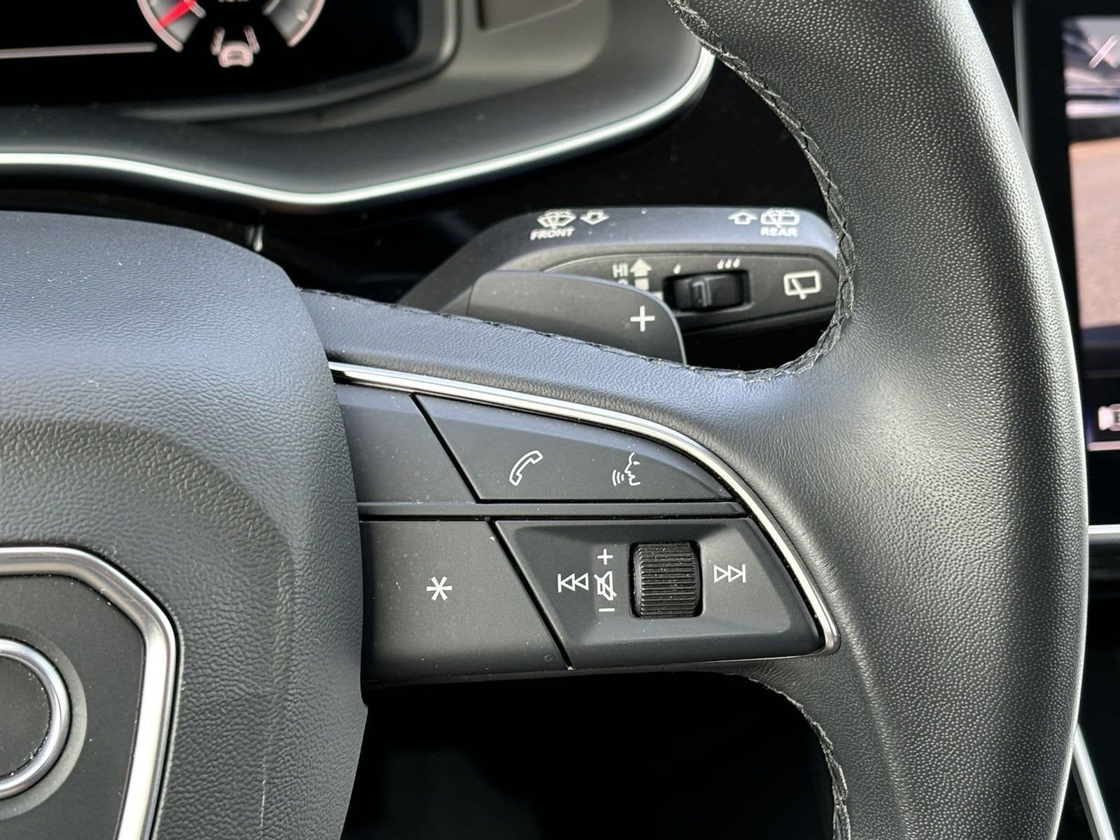 2023 Audi Q7 Premium Plus