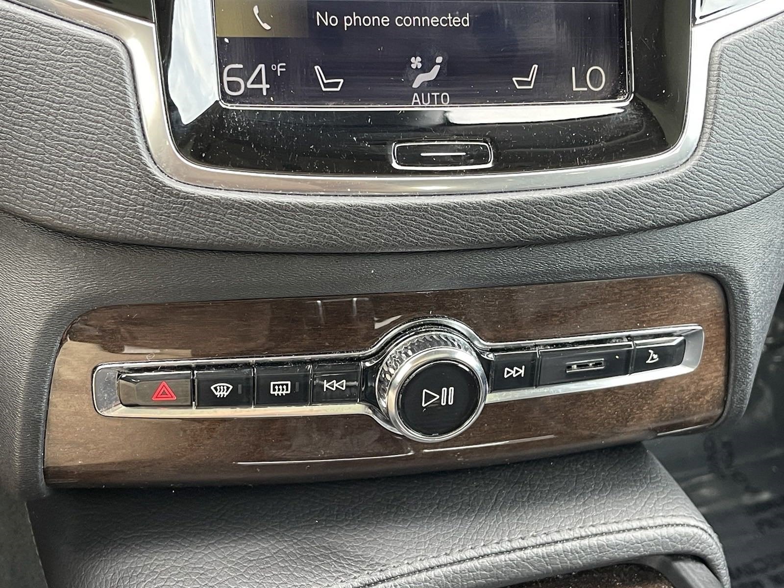 2017 Volvo XC90 Momentum