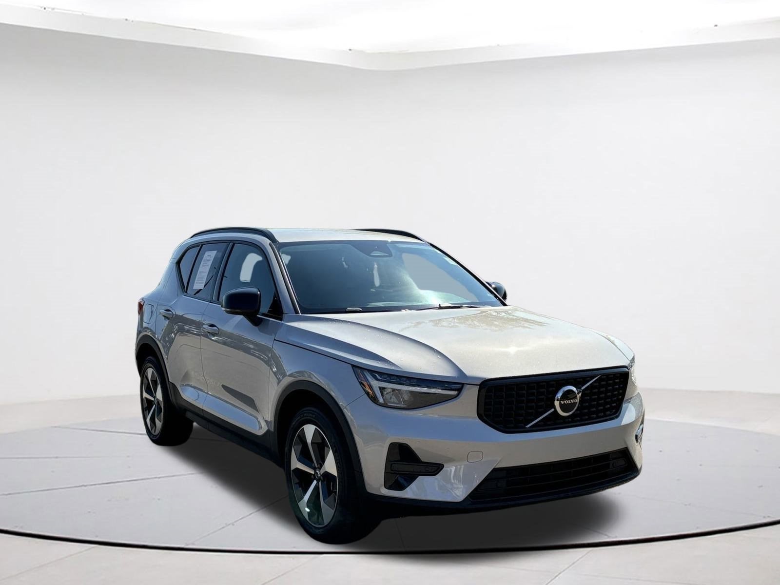 2024 Volvo XC40 B5 Core
