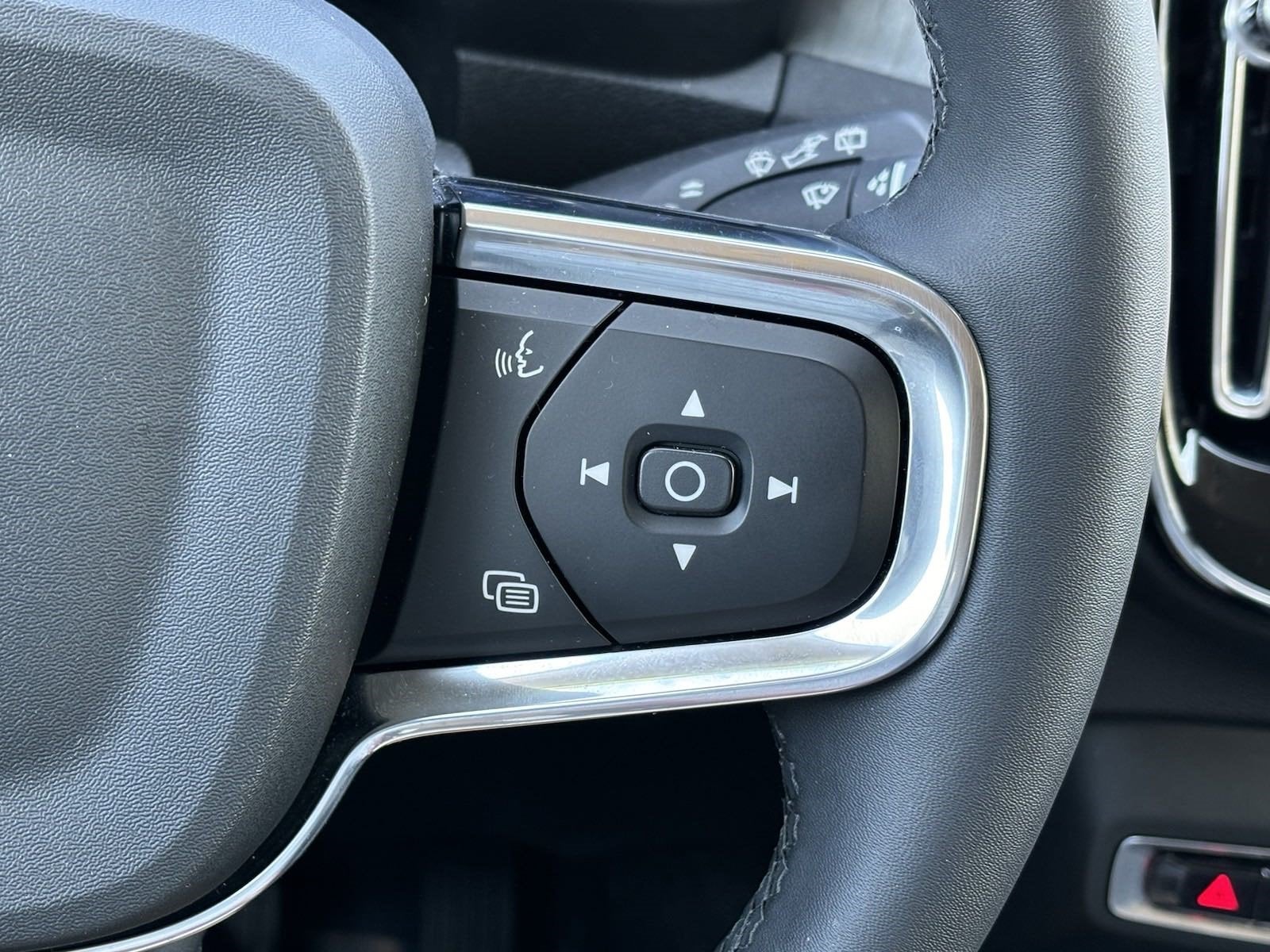 2024 Volvo XC40 B5 Core