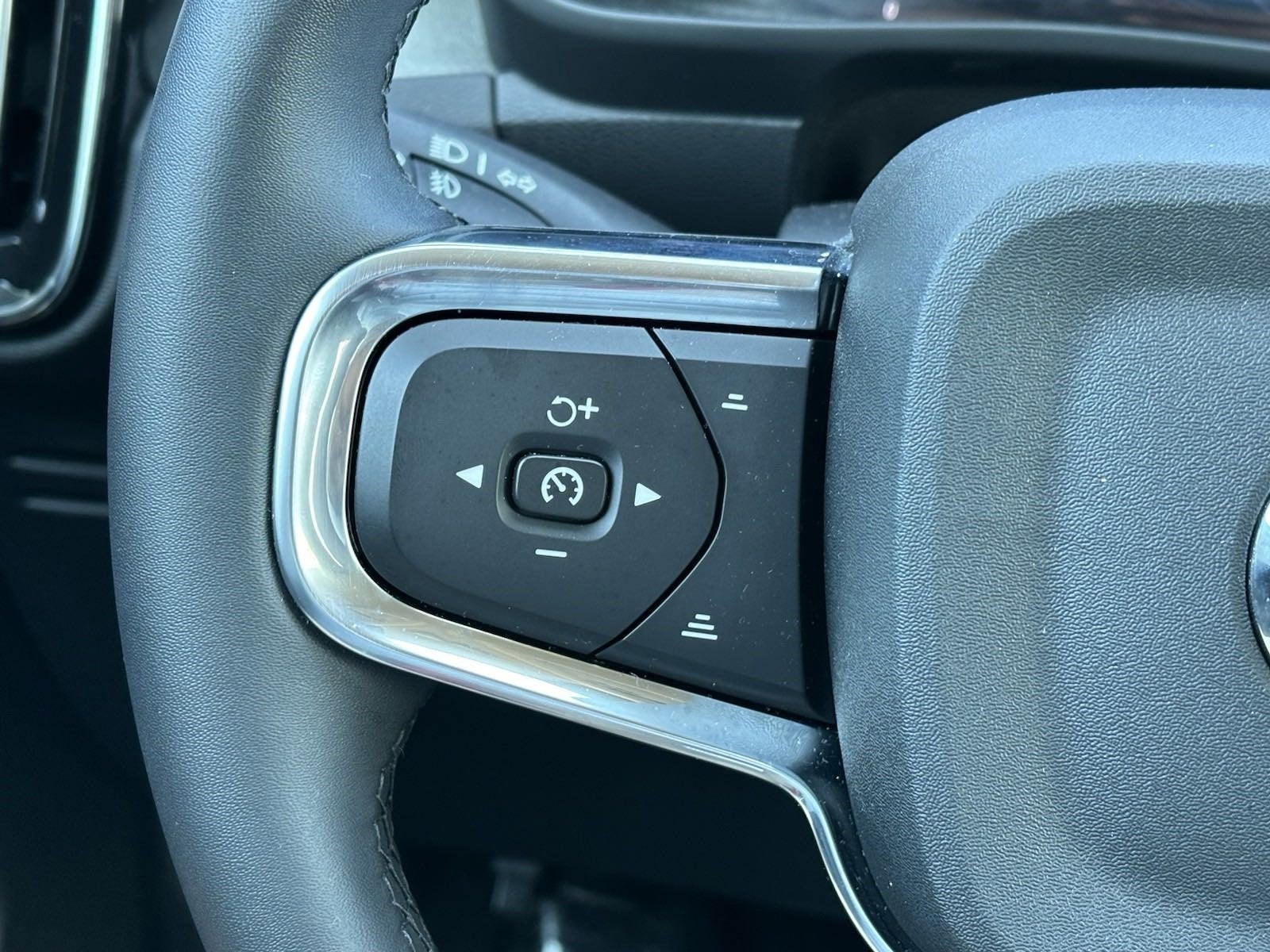 2024 Volvo XC40 B5 Core