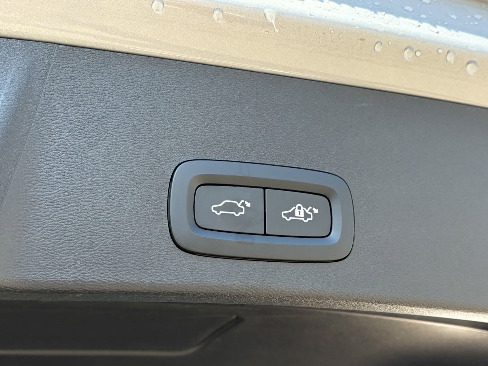 2024 Volvo XC40 B5 Core