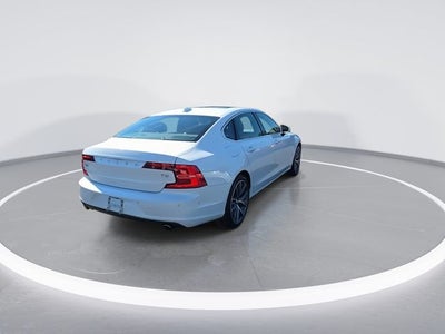 2018 Volvo S90 T5 Momentum