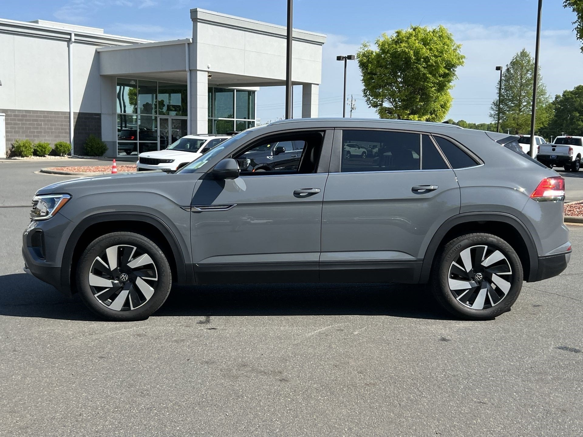 2024 Volkswagen Atlas Cross Sport 2.0T SE w/Technology