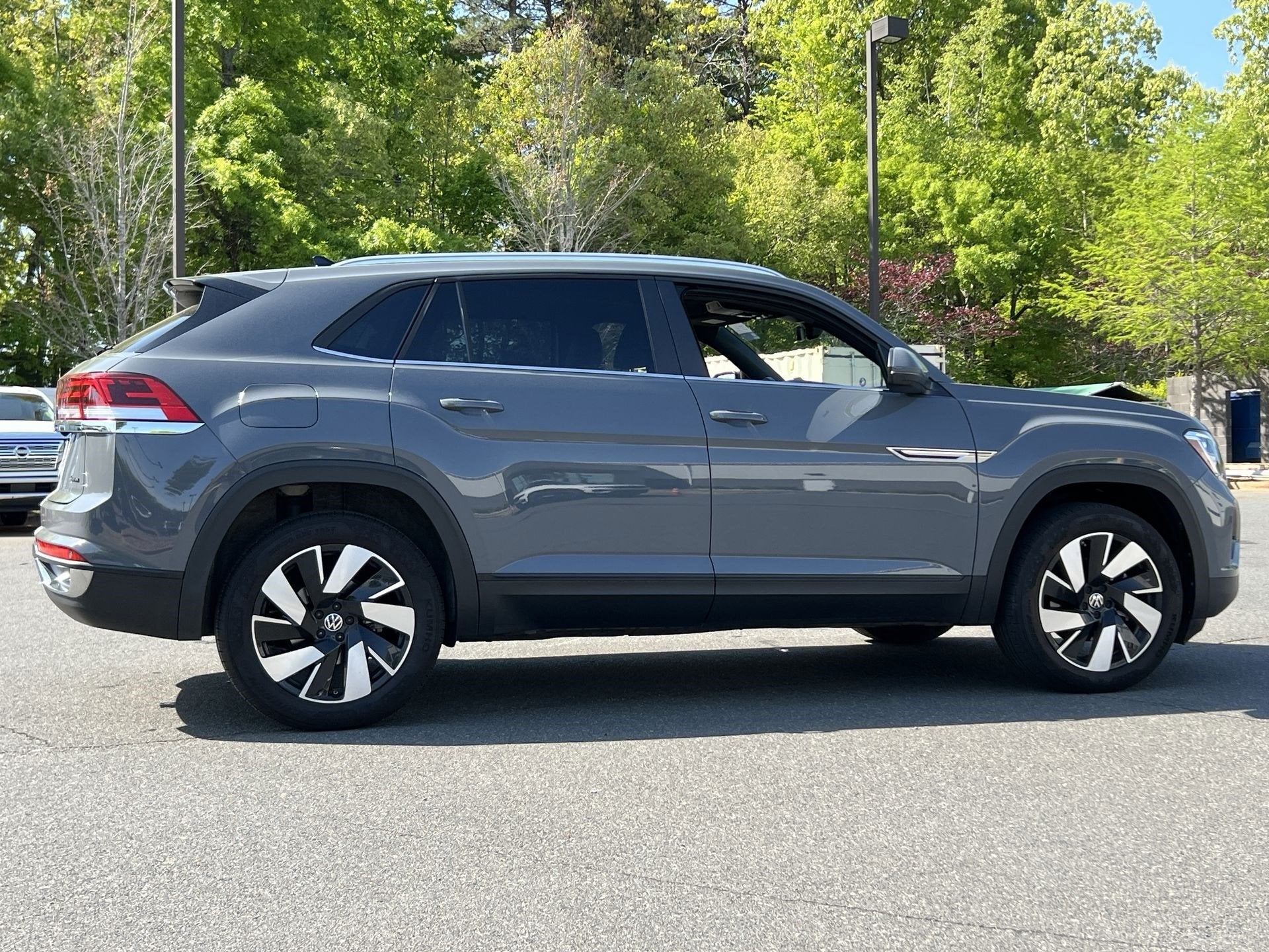 2024 Volkswagen Atlas Cross Sport 2.0T SE w/Technology