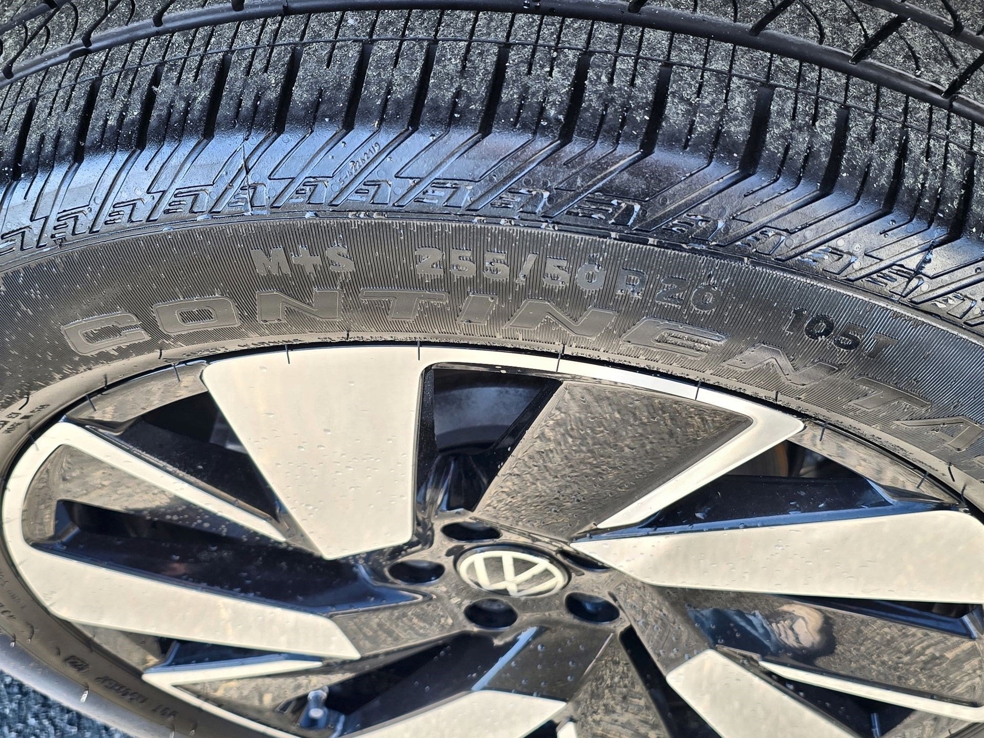 2024 Volkswagen Atlas Cross Sport 2.0T SE w/Technology