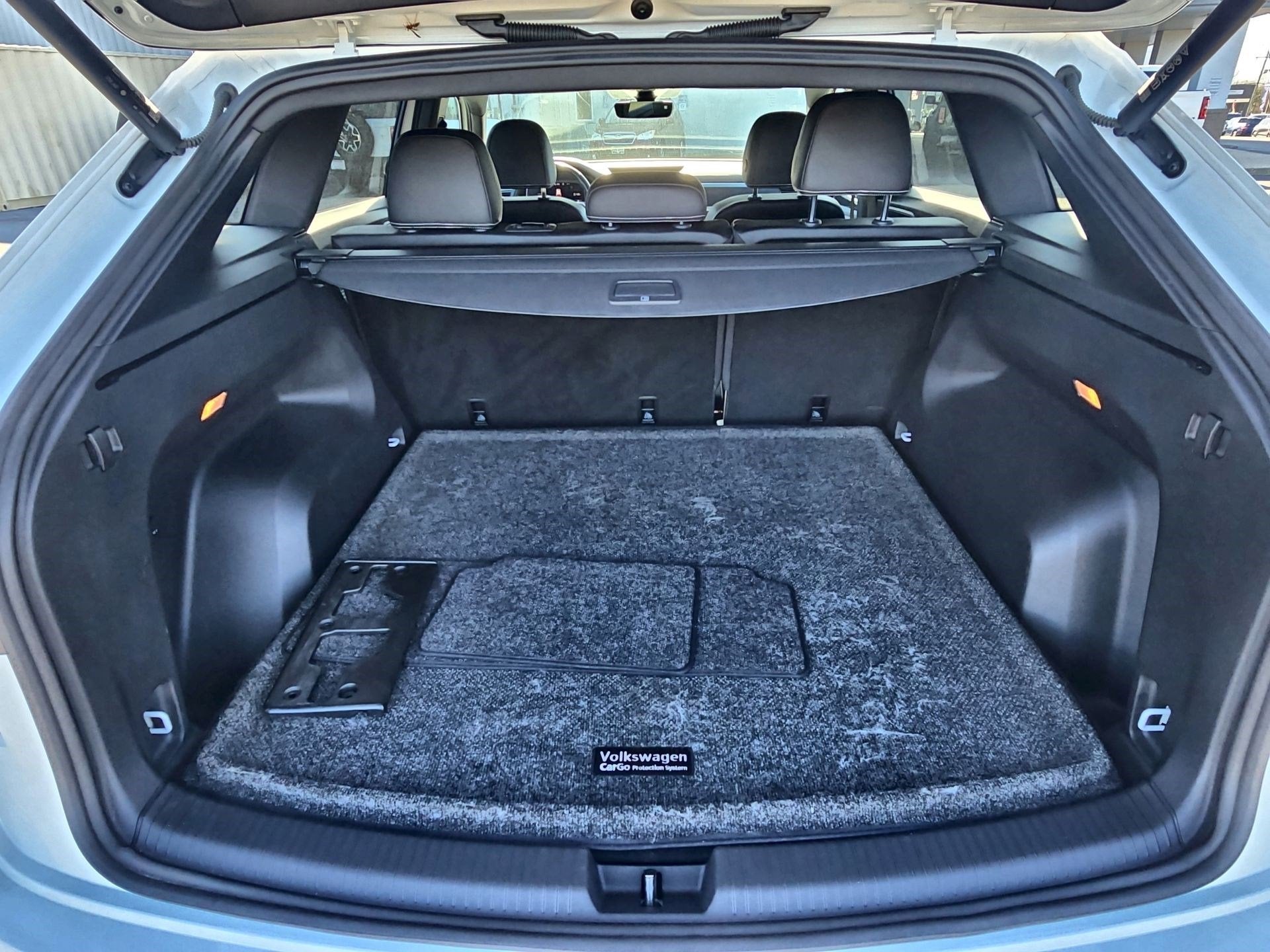 2023 Volkswagen Atlas Cross Sport 2.0T SEL R-Line Black