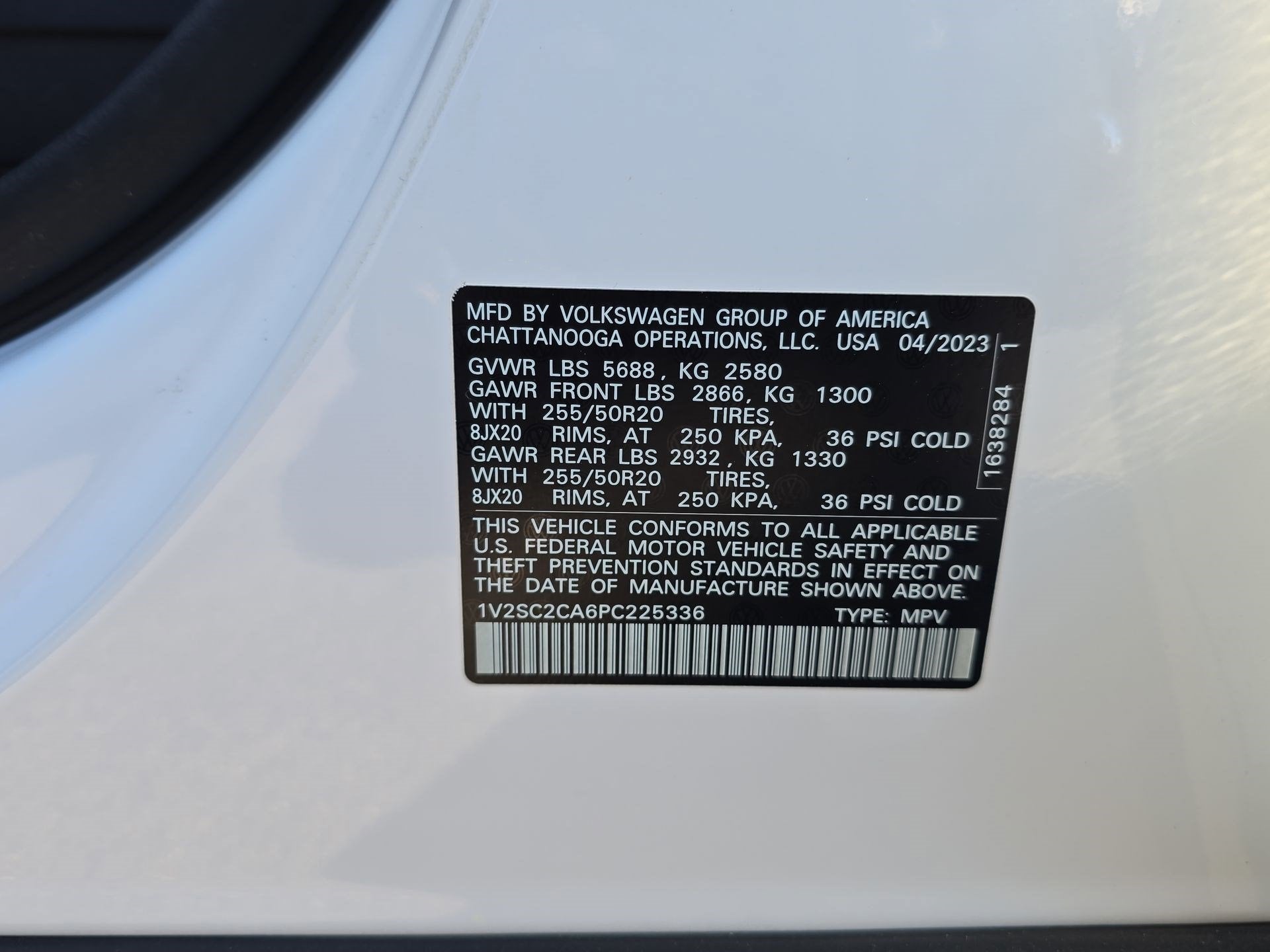 2023 Volkswagen Atlas Cross Sport 2.0T SEL R-Line Black