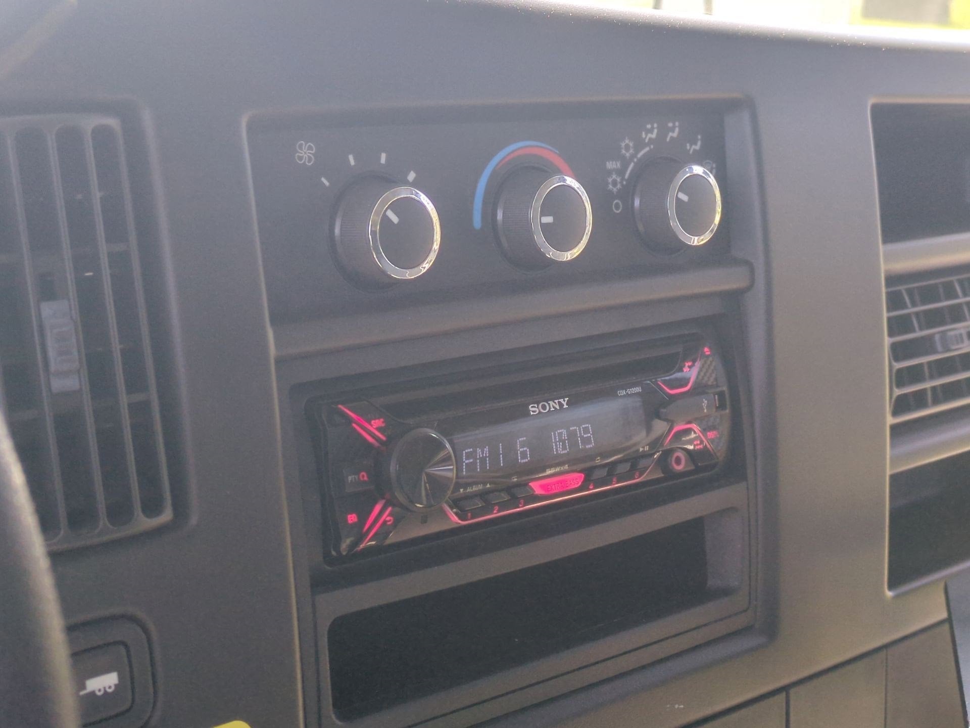 2011 Chevrolet Express Commercial Cutaway Work Van