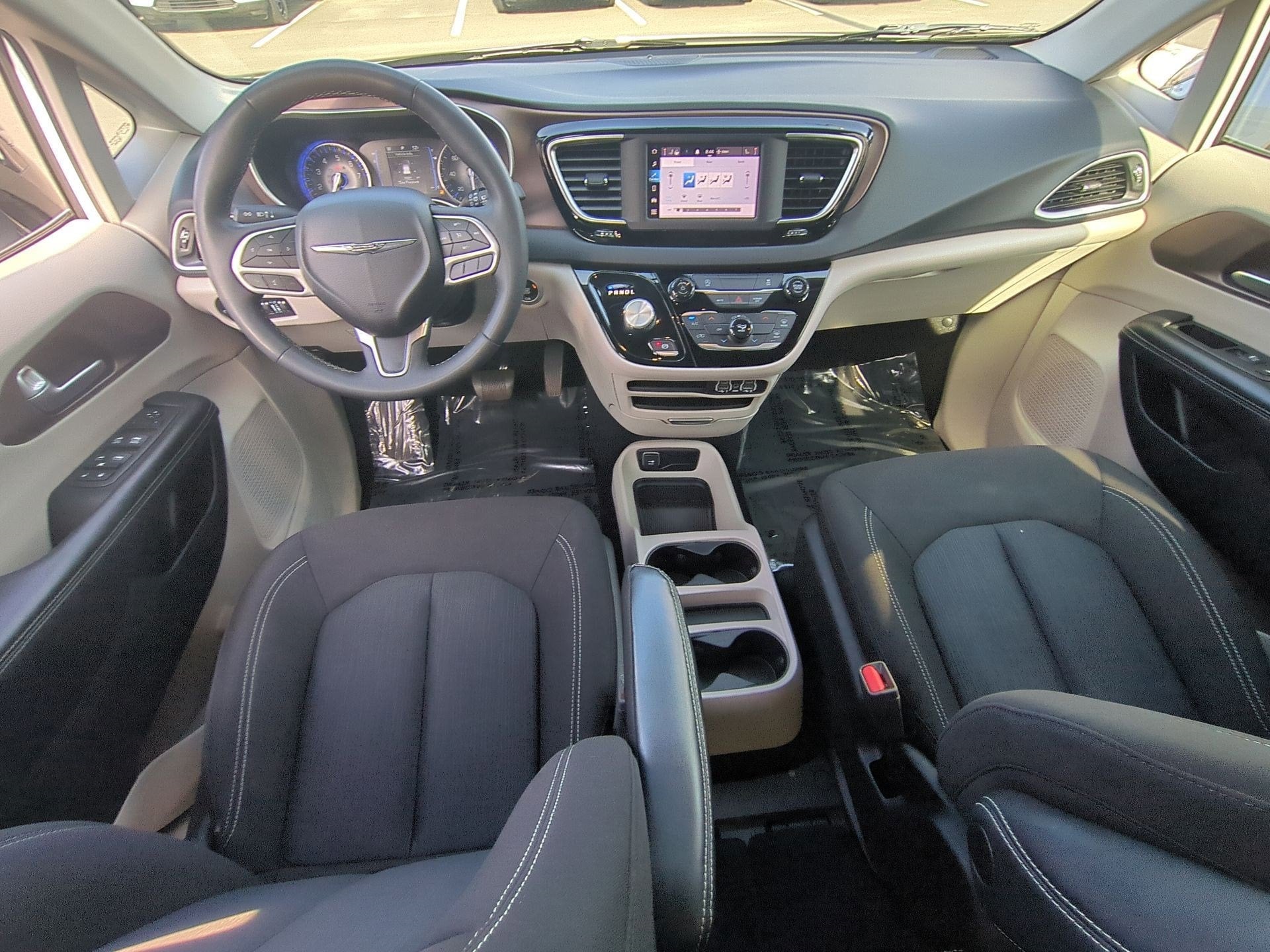 2022 Chrysler Voyager LX