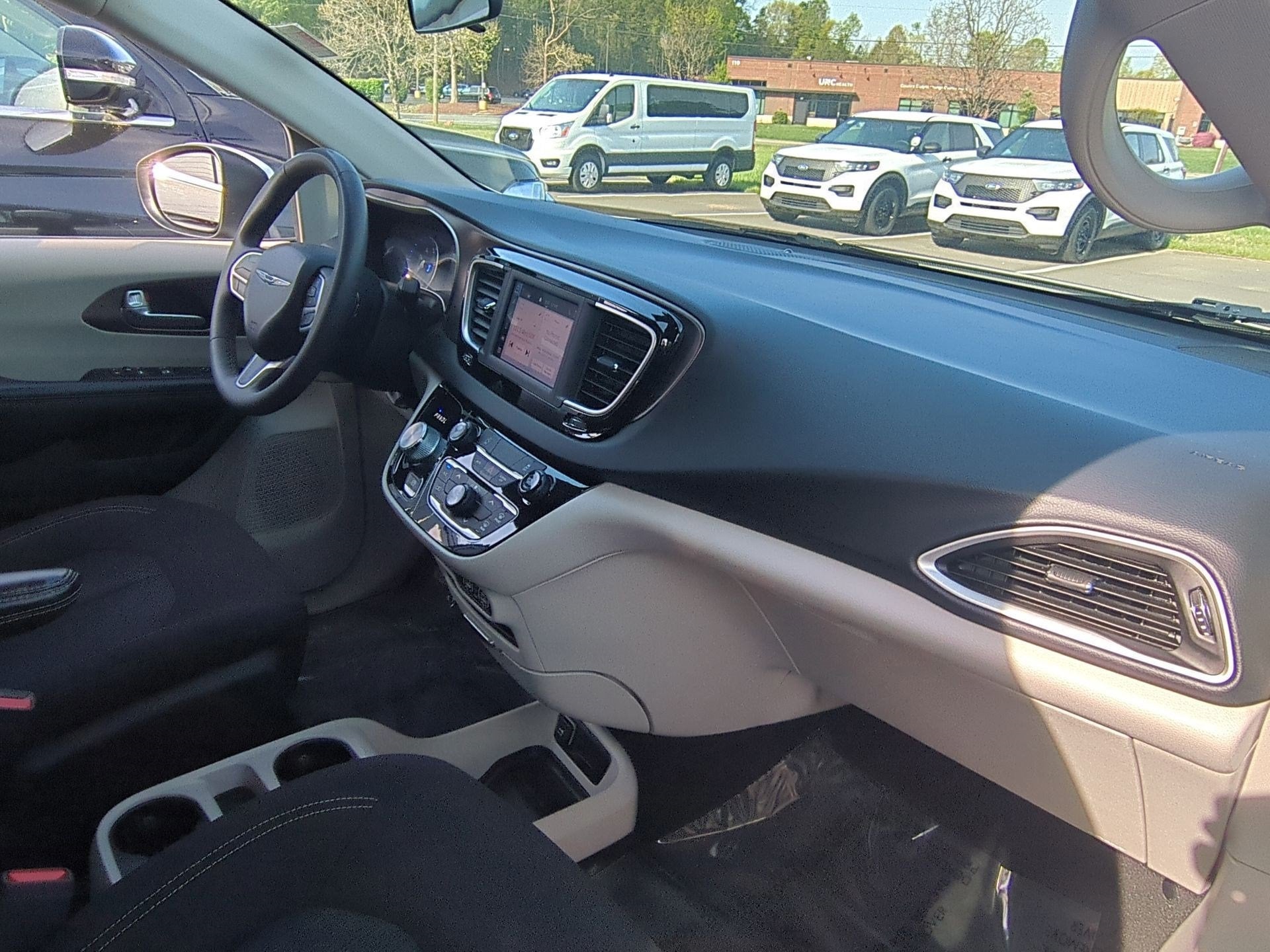 2022 Chrysler Voyager LX