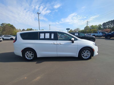 2022 Chrysler Voyager LX