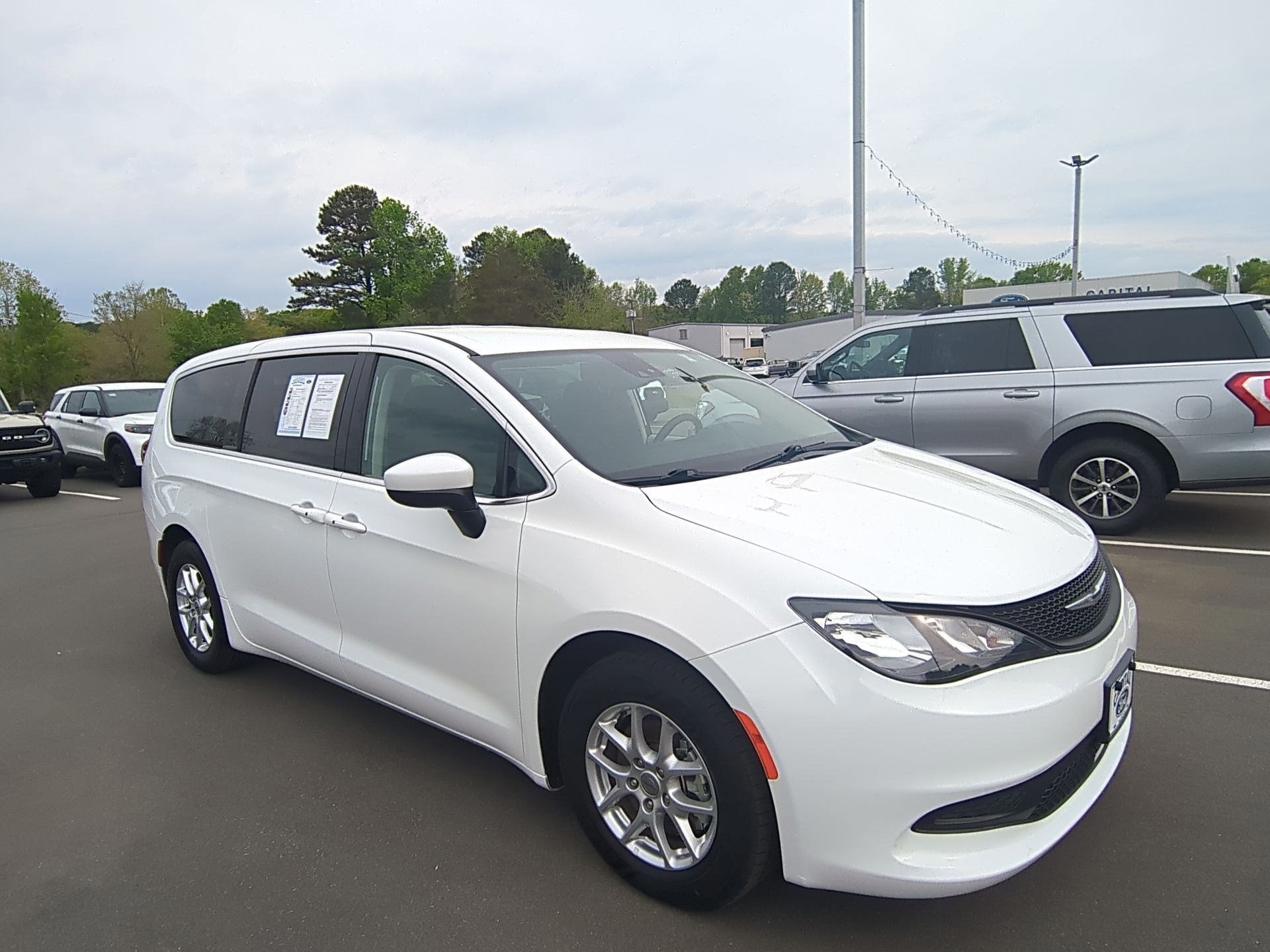 2023 Chrysler Voyager LX