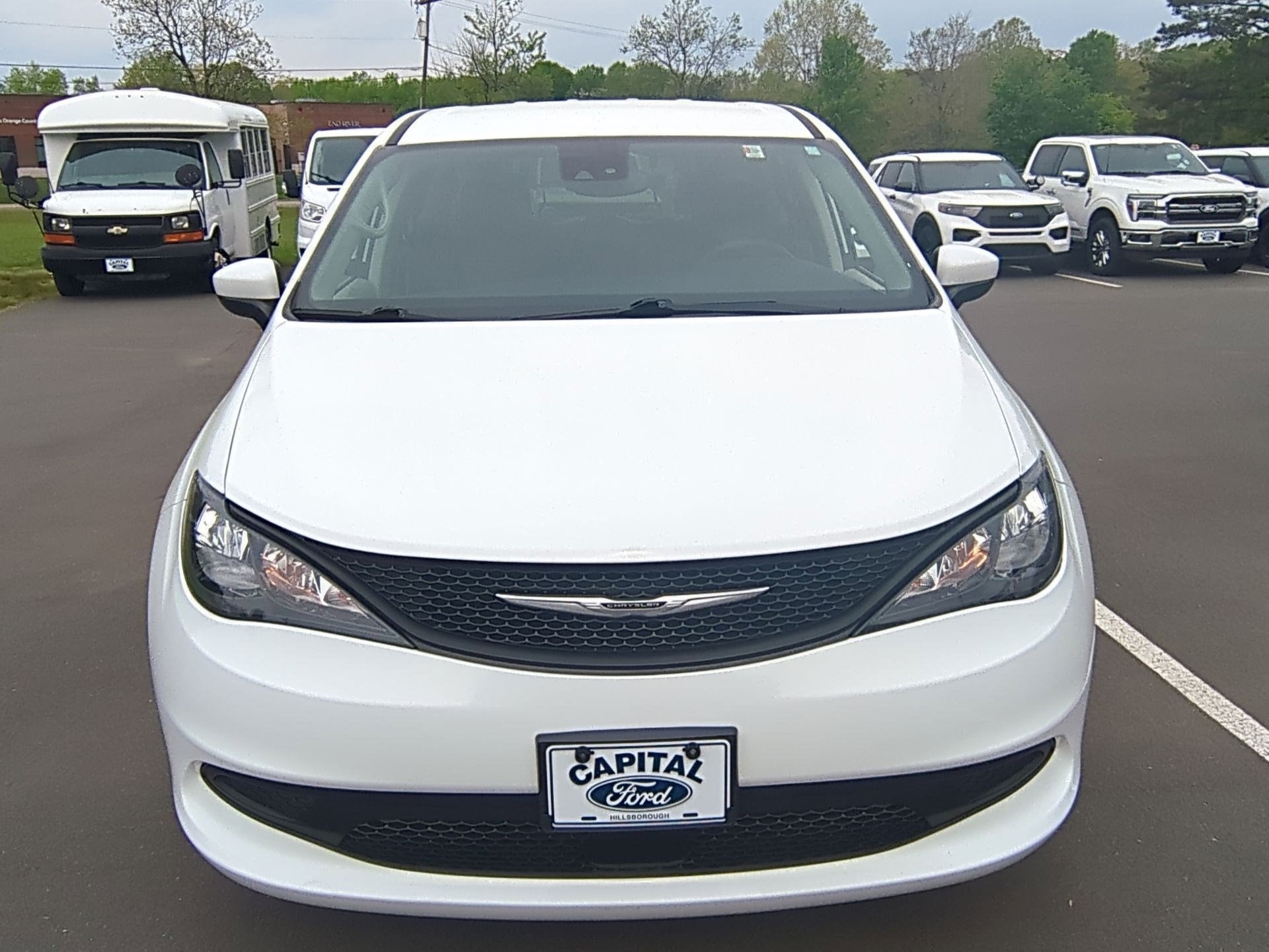 2023 Chrysler Voyager LX