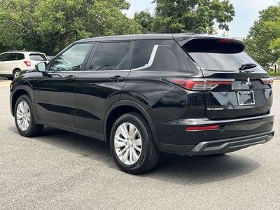 2025 Mitsubishi Outlander ES