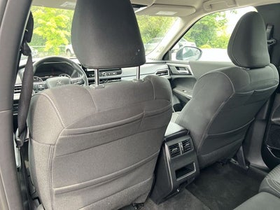 2025 Mitsubishi Outlander ES