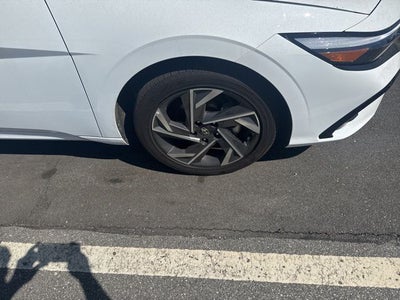 2025 Hyundai Elantra Hybrid Limited