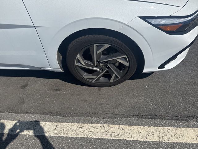 2025 Hyundai Elantra Hybrid Limited