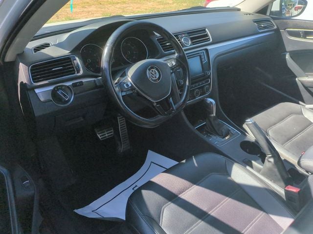 2017 Volkswagen Passat 1.8T R-Line