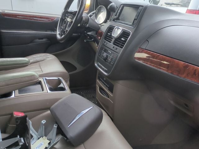 2015 Chrysler Town & Country Touring-L