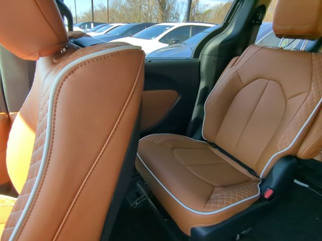 2025 Chrysler Pacifica Hybrid Pinnacle