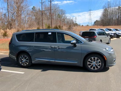 2025 Chrysler Pacifica Hybrid Pinnacle