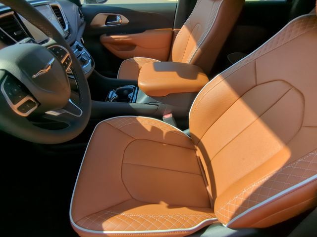 2025 Chrysler Pacifica Hybrid Pinnacle