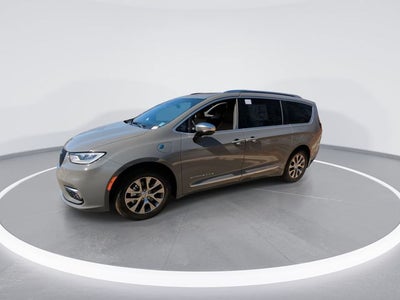 2025 Chrysler Pacifica Hybrid Pinnacle