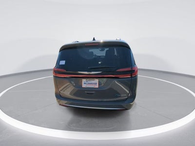 2025 Chrysler Pacifica Hybrid Pinnacle