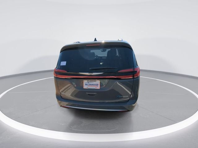 2025 Chrysler Pacifica Hybrid Pinnacle