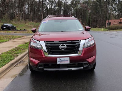 2023 Nissan Pathfinder SL