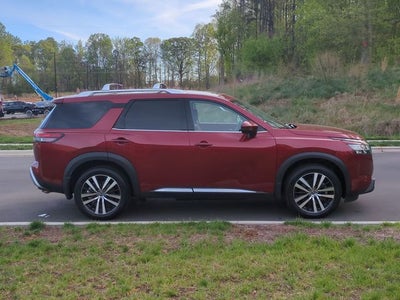 2023 Nissan Pathfinder Platinum