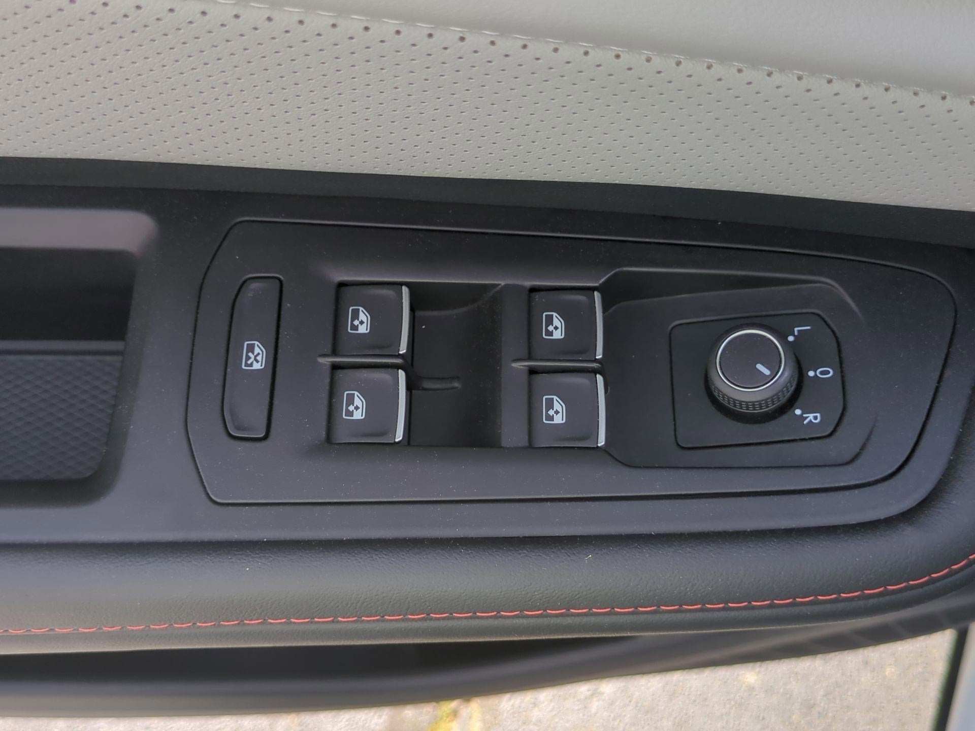 2024 Volkswagen Atlas 2.0T Peak Edition SEL