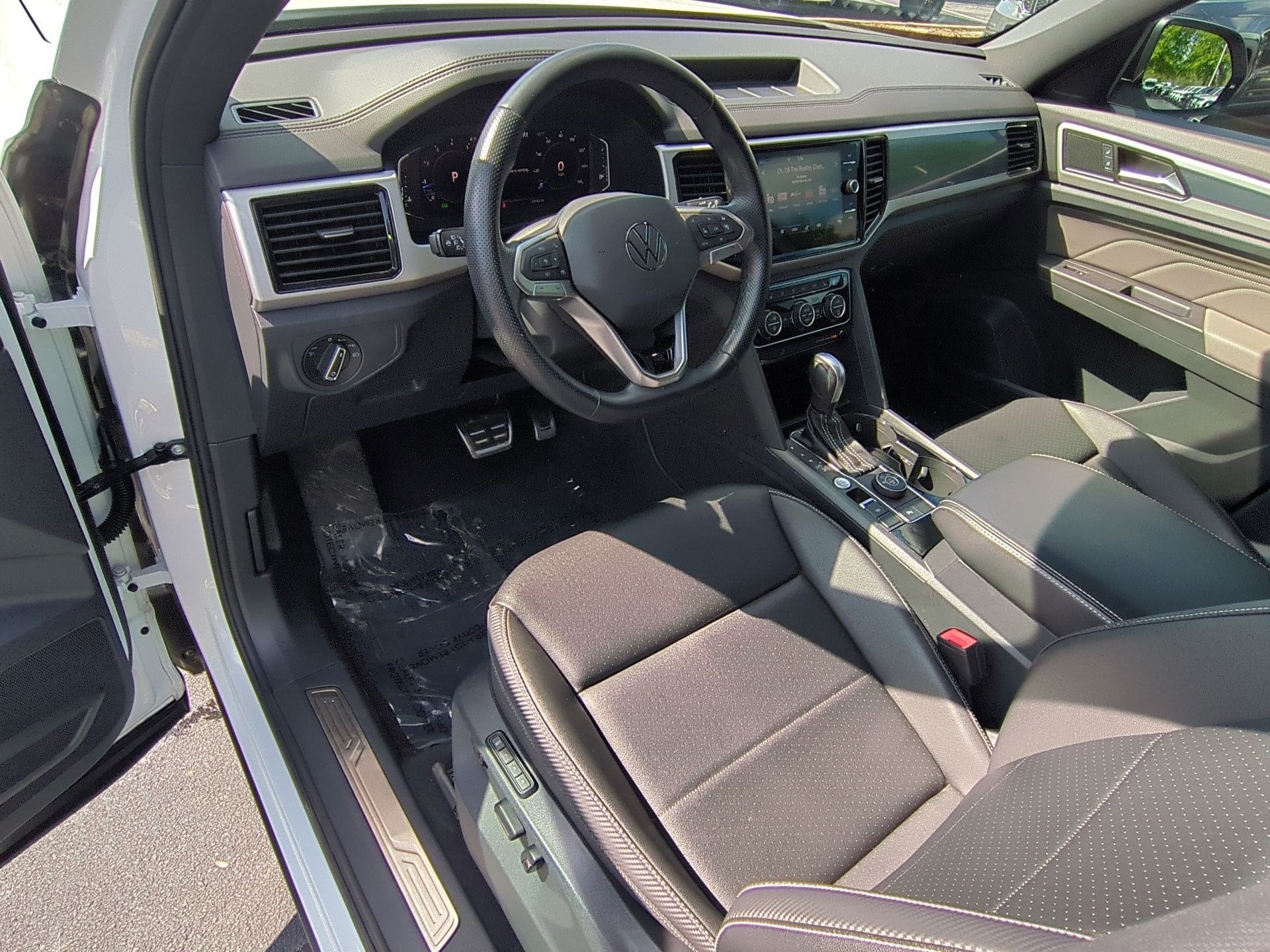 2023 Volkswagen Atlas Cross Sport 2.0T SEL R-Line Black