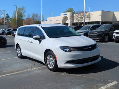 2023 Chrysler Voyager LX