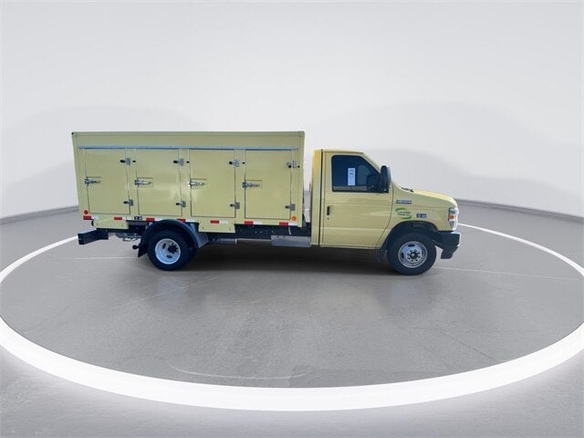 2022 Ford E-450SD Base DRW